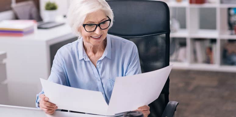 boomer woman working in an office