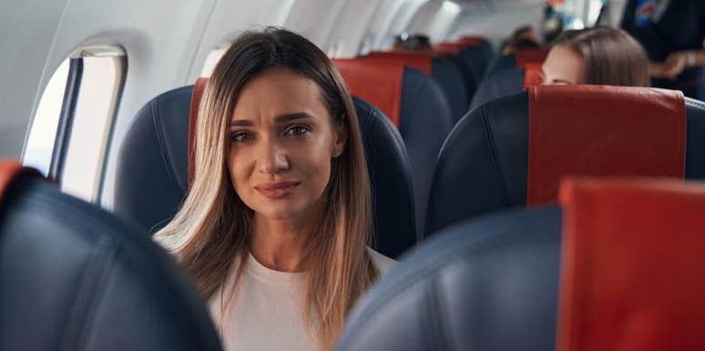 Woman Can’t Stop Crying After Reading A Text Plane Passenger Wrote About Her