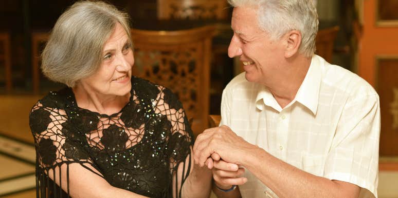 Elderly Couple Asks If It’s Better To Leave A Bad Tip Or Not Go Out To Eat
