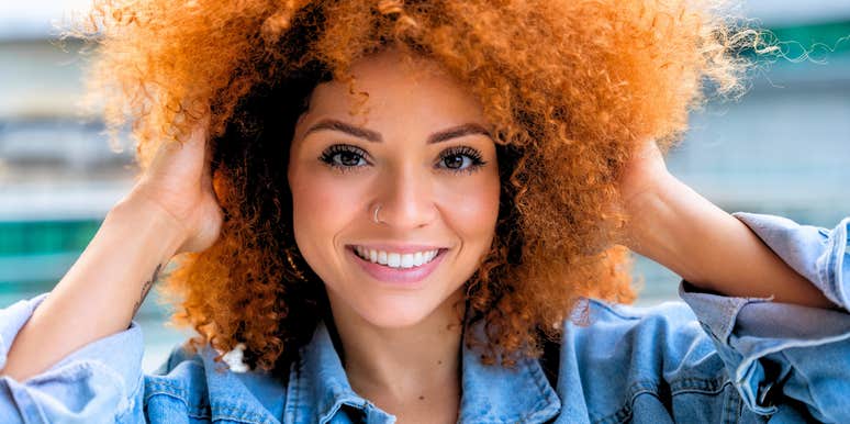 confident woman who doesn't seek attention online