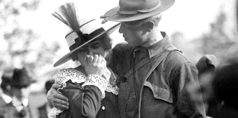 A 1917 historical photo of a U.S. soldier saying a poignant goodbye to his weeping sweetheart, illustrating the deep, enduring romance found in letters from WWI.