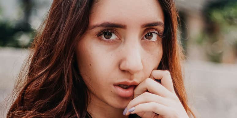 Low-quality person has conversational habits.