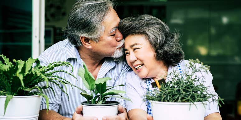 Elderly couple enjoying each other’s company, illustrating subtle signs of a rare love that lasts through real life and old age