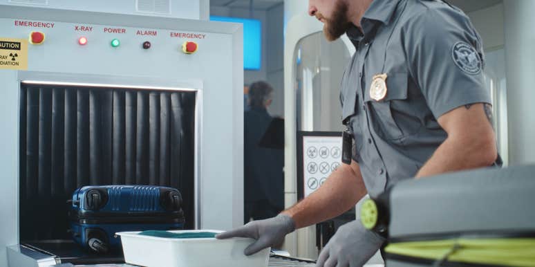 tsa agents blamed by passengers travel delays