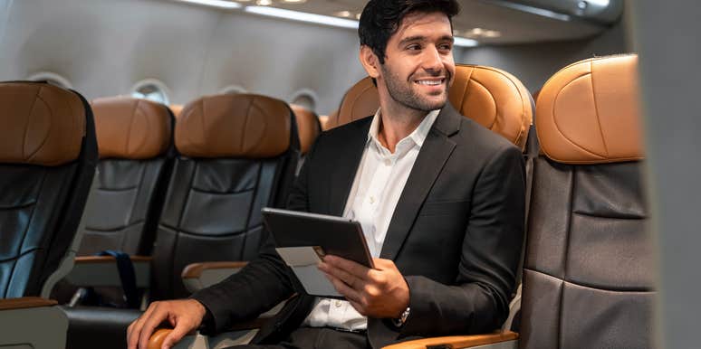 united airlines bans passengers using devices without headphones