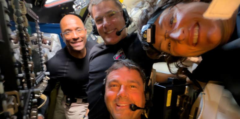 astronauts on board artmeis ii