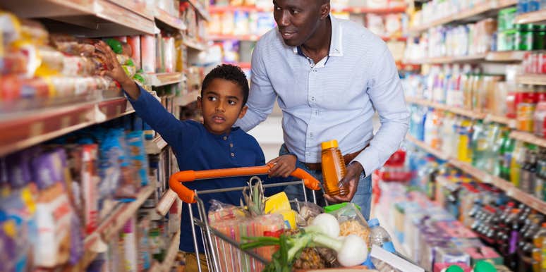 dad teaching neighborhood boys how to grocery shop