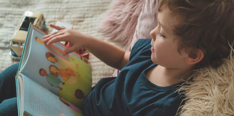 unschooled kid struggling to read