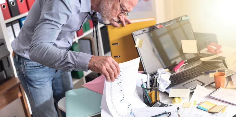 people messy rooms disorganized desks have high iq traits