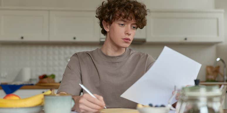 gen z living parents smart money move older generations considered failure