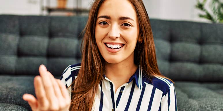 Woman smiling and gesturing mid-conversation, reflecting calm phrasing during a heated moment