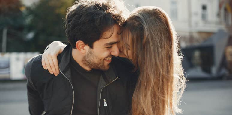 27 Things Guys Do That Subtly Say "I'm Husband Material" woman kissing man