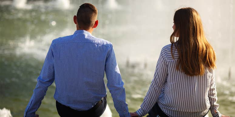 3 Reasons Why Men Don't Commit (According To A Man Who Doesn't Commit) man and woman sitting together