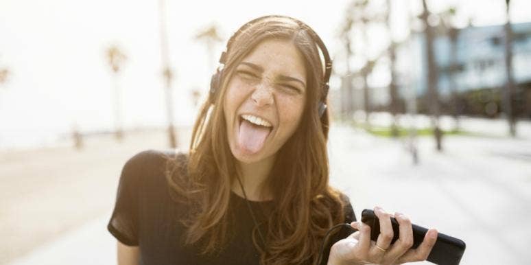 Being Popular Makes You More Attractive To Men (Says Science) Being Popular Makes You More Attractive To Men (Says Science)