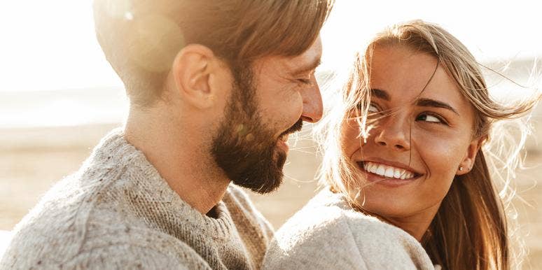 Why Men & Women With These 4 Personality Traits Have Healthy Relationships That Last happy couple smiling