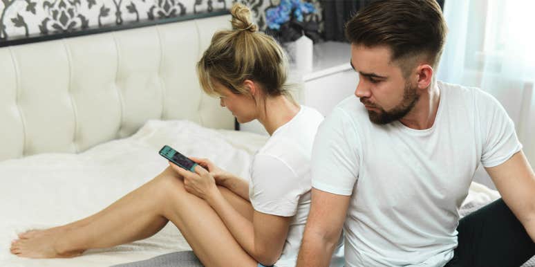 5 Signs You're In Love With A Serious Control Freak man looking at woman's texts