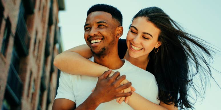 7 Questions To Ask To Know If You Can Trust Someone smiling couple
