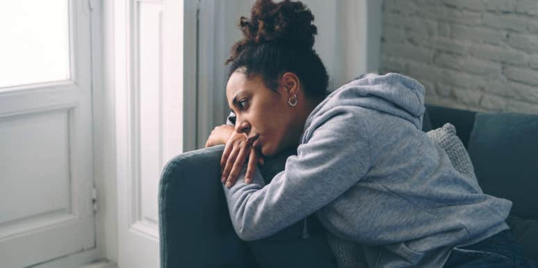 7 Subtle Signs You're Suffering From Chronic Loneliness lonely woman