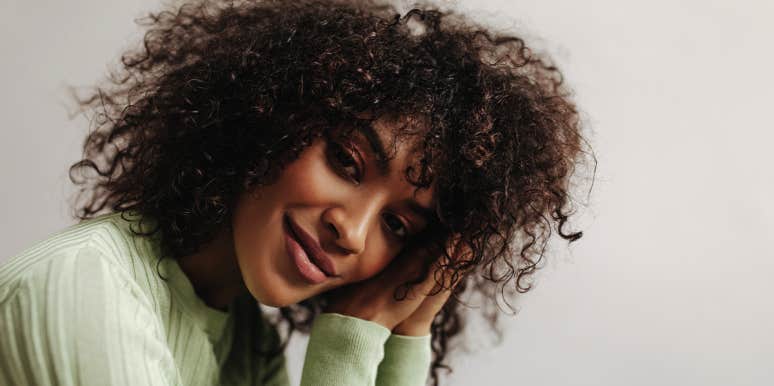 7 Signs You’re Charming (and Are Not Aware of It) charming woman