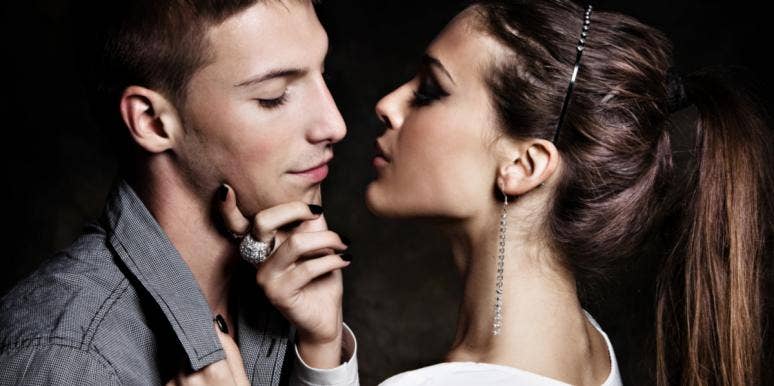 7 Sexy, Sensual Tips On How To Pleasure A Man woman holding mans face