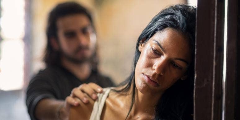 8 Early Warning Signs Of Silent Domestic Abuse unhappy couple