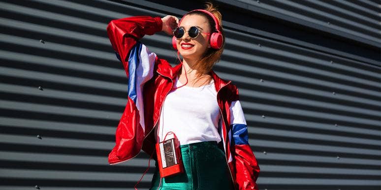 32 Best 80s Girl Power Songs 80s girl style listening to music headphones cassette player