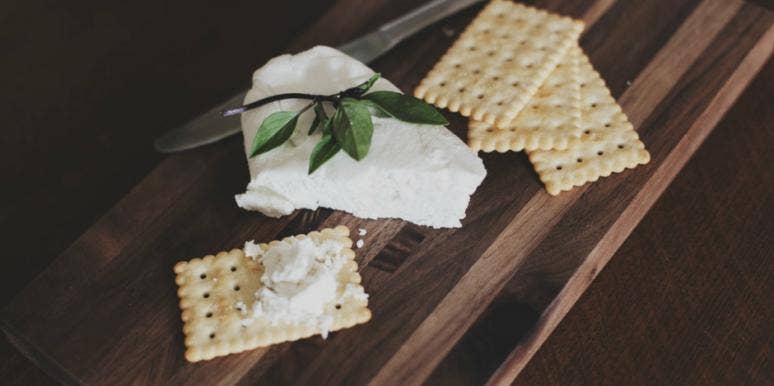 AMAZING: Eating Cheese Makes You Live Longer, Says Science AMAZING: Eating Cheese Makes You Live Longer, Says Science