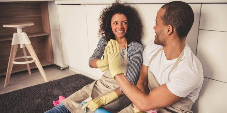 How To Get Your Husband To Help With The Household Chore List (Without A Fight) How To Get Your Husband To Help With The Household Chore List (Without A Fight)