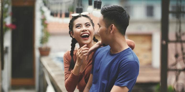 The Best Dating Advice On How To Get A Guy To Like You — So You Can Attract 'The One'