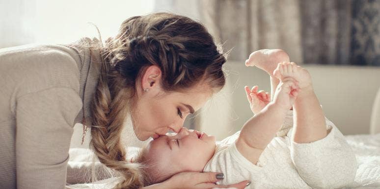 mom kissing baby on forehead