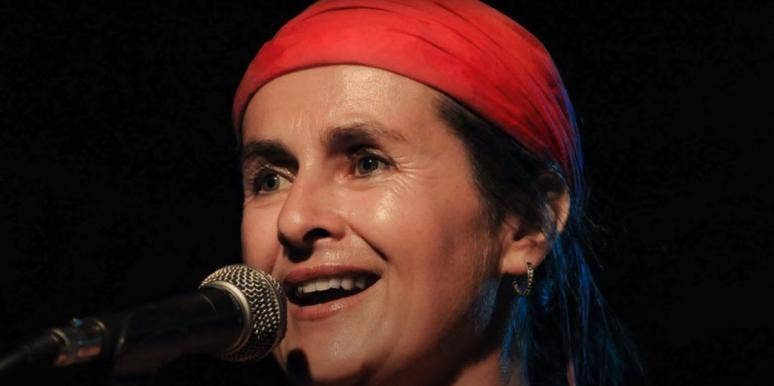 Singer Dies After Deliberately Catching Covid So She Could Obtain A Recovery Pass Hana Horka