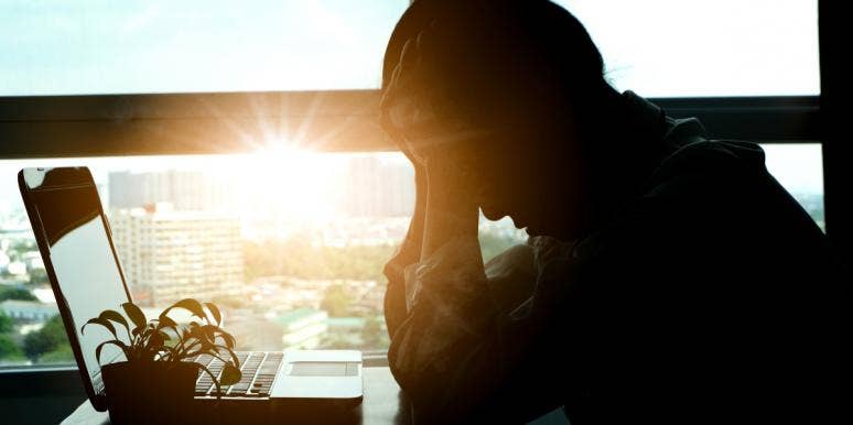 10 Habits Of Highly Productive People stressed worker at laptop
