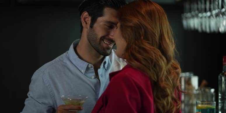 How To Spot A Pick Up Artist — Before He Seduces You man flirting with woman at bar