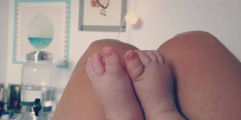 baby's feet on mom
