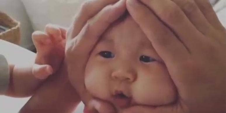 Parents Are Squishing Baby's Faces To Look Like Rice Balls Parents Are Squishing Baby's Faces To Look Like Rice Balls