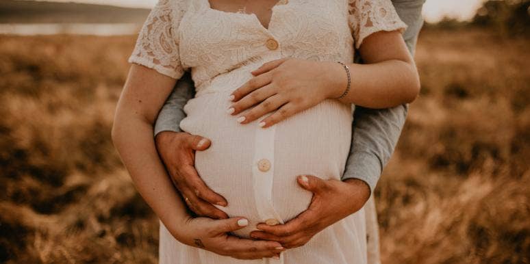 Research Reveals The Best Age To Have A Baby If You Want A Smart Kid pregnant couple