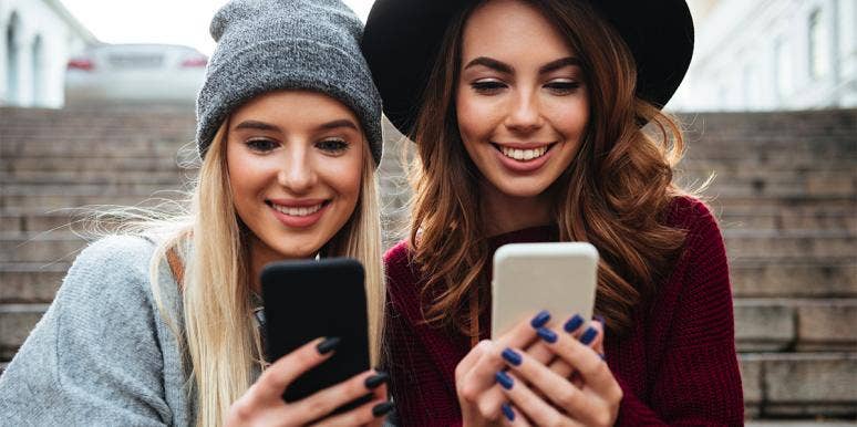 women using apps to make new friends