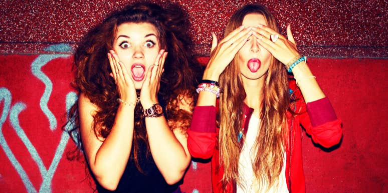 signs you have a soul connection with your best friend two young women making silly faces together
