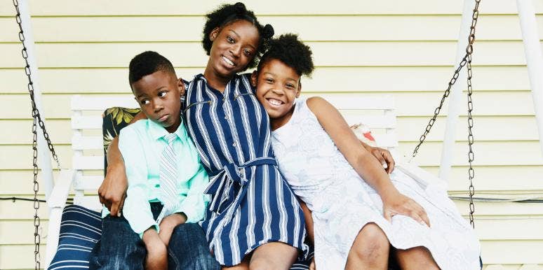 The Strangely Fascinating Way Your Birth Order Affects Your Personality mom with kids