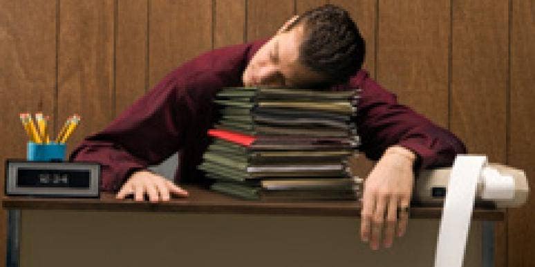 Study: Men Like To Flirt With Coworkers Out Of Boredom man asleep at his desk at work