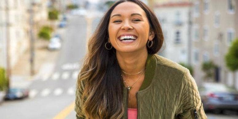 How To Break Free From A Negative Mindset In 5 Simple Steps Woman smiling in cityscape