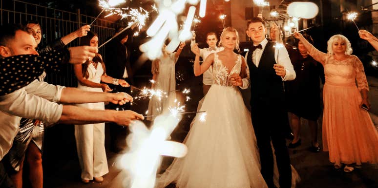Woman Allows Her 22-Year-Old 'Picky Eater' Son To Bring Fast Food To Wedding Wedding party