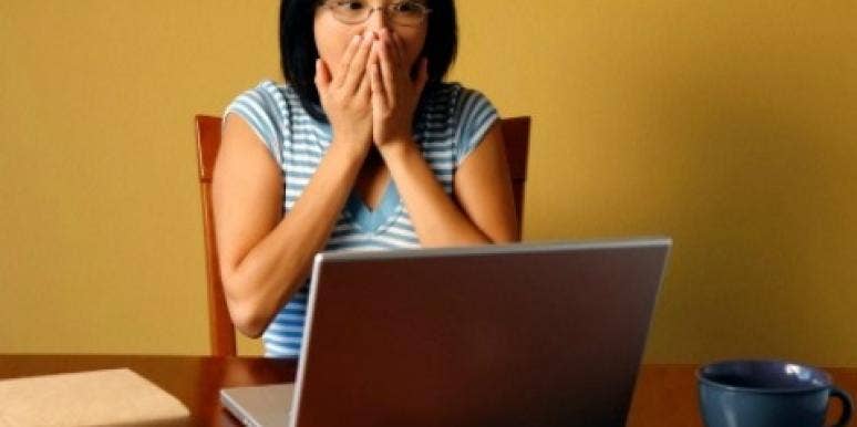30 People We Wouldn't Want To Date woman shocked at computer