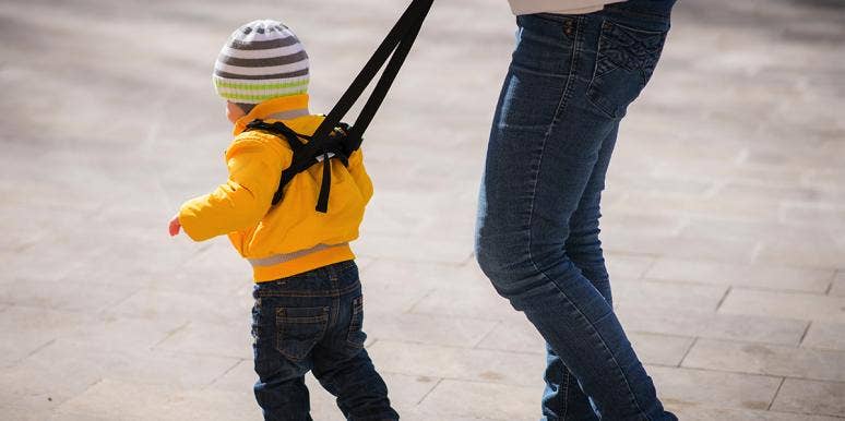 Parents Who Put Kids On Leashes Treat Them Like Dogs