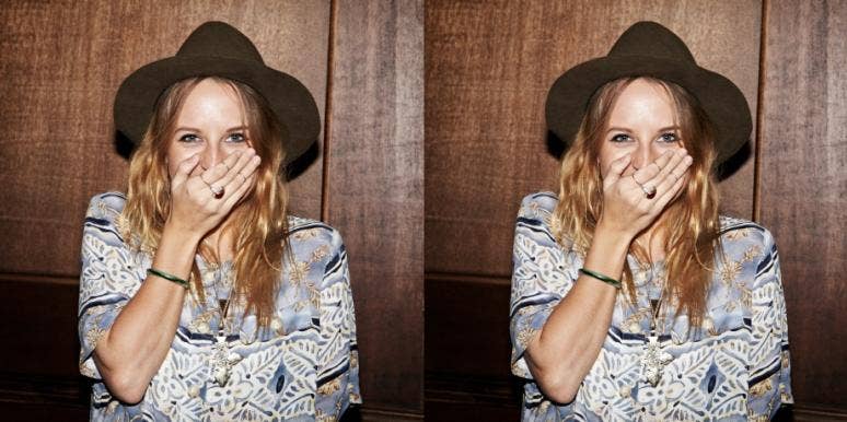 6 Signs Of Low Self-Esteem (& How To Build Confidence By Loving Yourself) 6 Signs Of Low Self-Esteem (& How To Build Confidence By Loving Yourself)