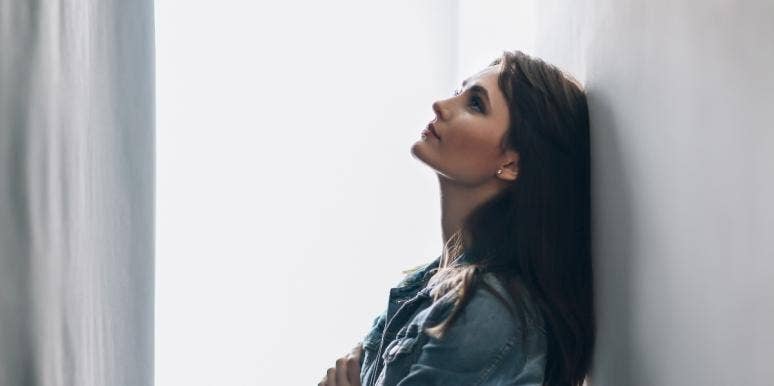 How To Control Anger: Anger Management Tips & Techniques angry woman leaning head against the wall
