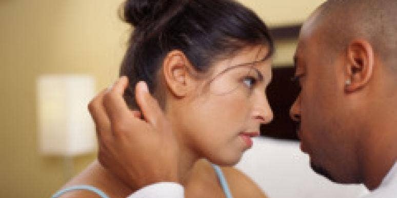 11 Signs A Lady Is Telling Lies couple woman looking away