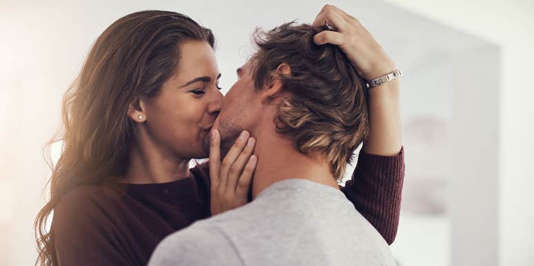 4 Ways To Create The Type Of Chemistry That Drives Men Completely Wild woman and man kissing