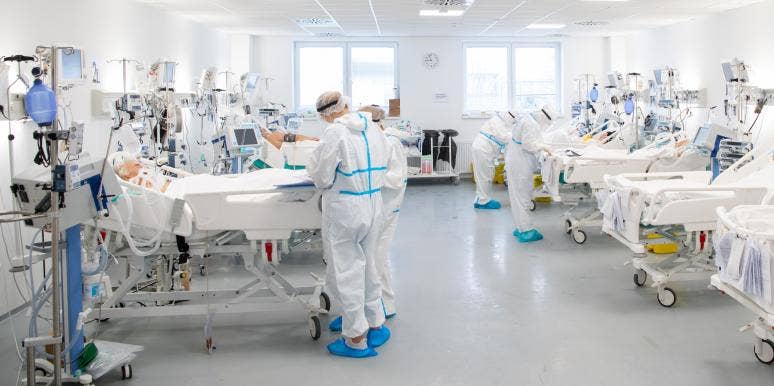 Should Doctors Refuse To Treat Unvaccinated COVID Patients? Doctors Treat Covid Patients