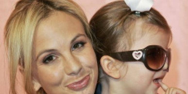 Elisabeth Hasselbeck Getting Heat For Baby Name elizabeth hasselbeck and child